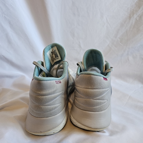 Flytrap Kyrie Nike Cream and Light Blue High-Tops 6y - Picture 3 of 4